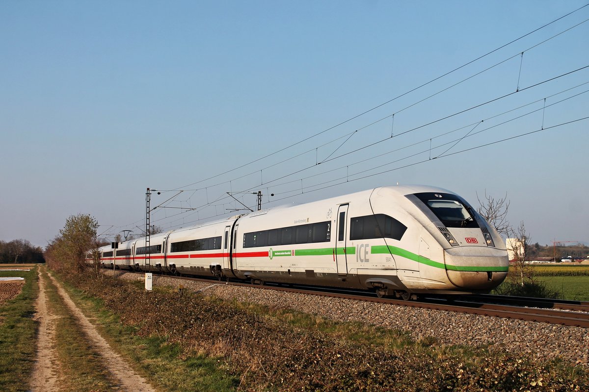 Am Abend des 02.04.2020 fuhr 412 041 (9041/5812 041-2)  Baden-Württemberg  als ICE 1177 (Hamburg Altona - Basel Bad Bf) südlich von Buggingen über die Rheintalbahn durchs Markgräflerland in Richtung Müllheim (Baden).