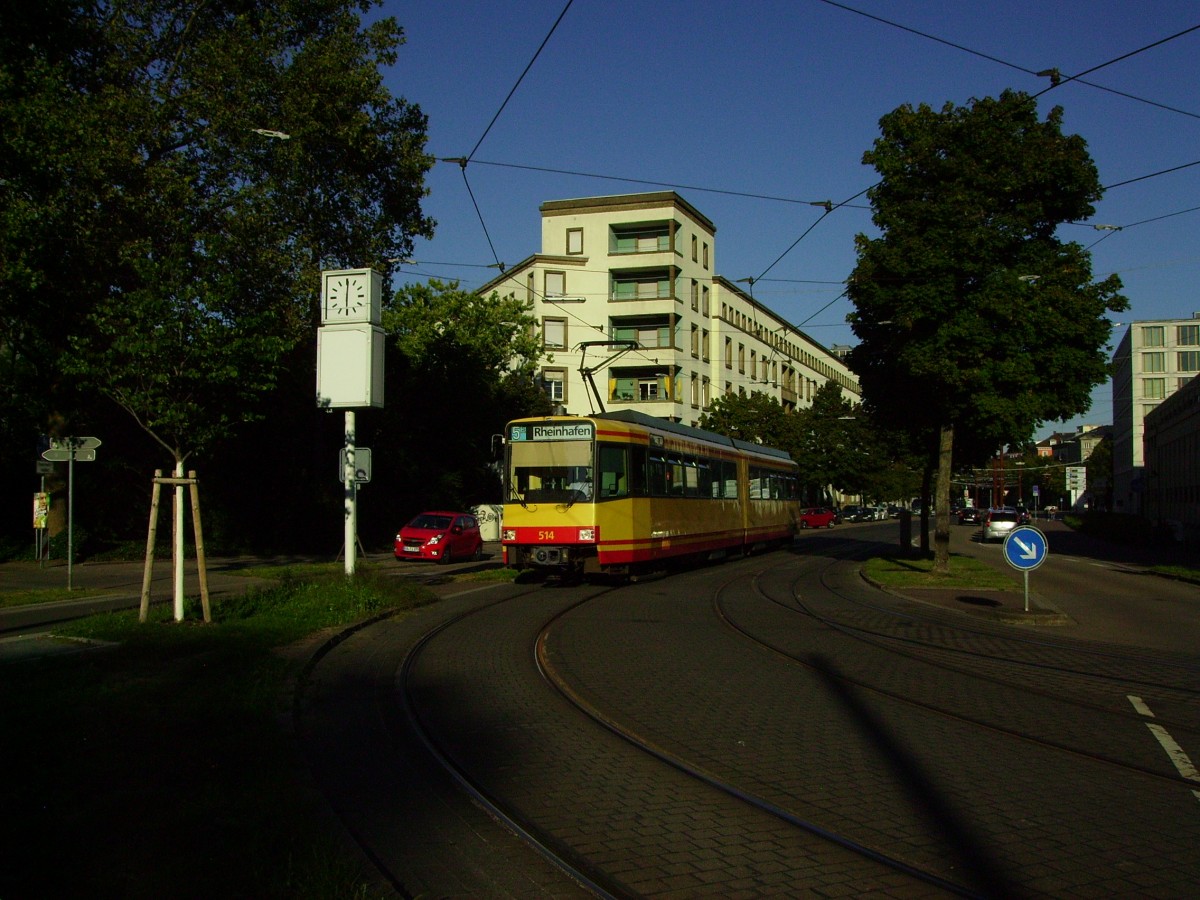 Am Abend des 05.09.2013 war der hochflurige Tw 514 auf der Linie 5 kurz vor der Haltestelle Konzerthaus unterwegs in Richtung Rheinhafen.