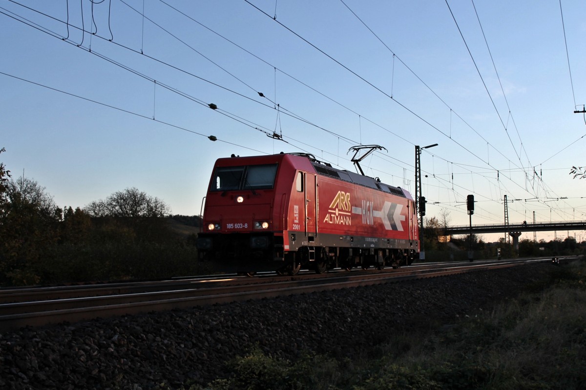 Am Abend des 09.11.2013 fuhr die HGK 2061 (185 603-8)  ARS  als Lz durch die Bahnhofsanlagen von Müllheim (Baden).