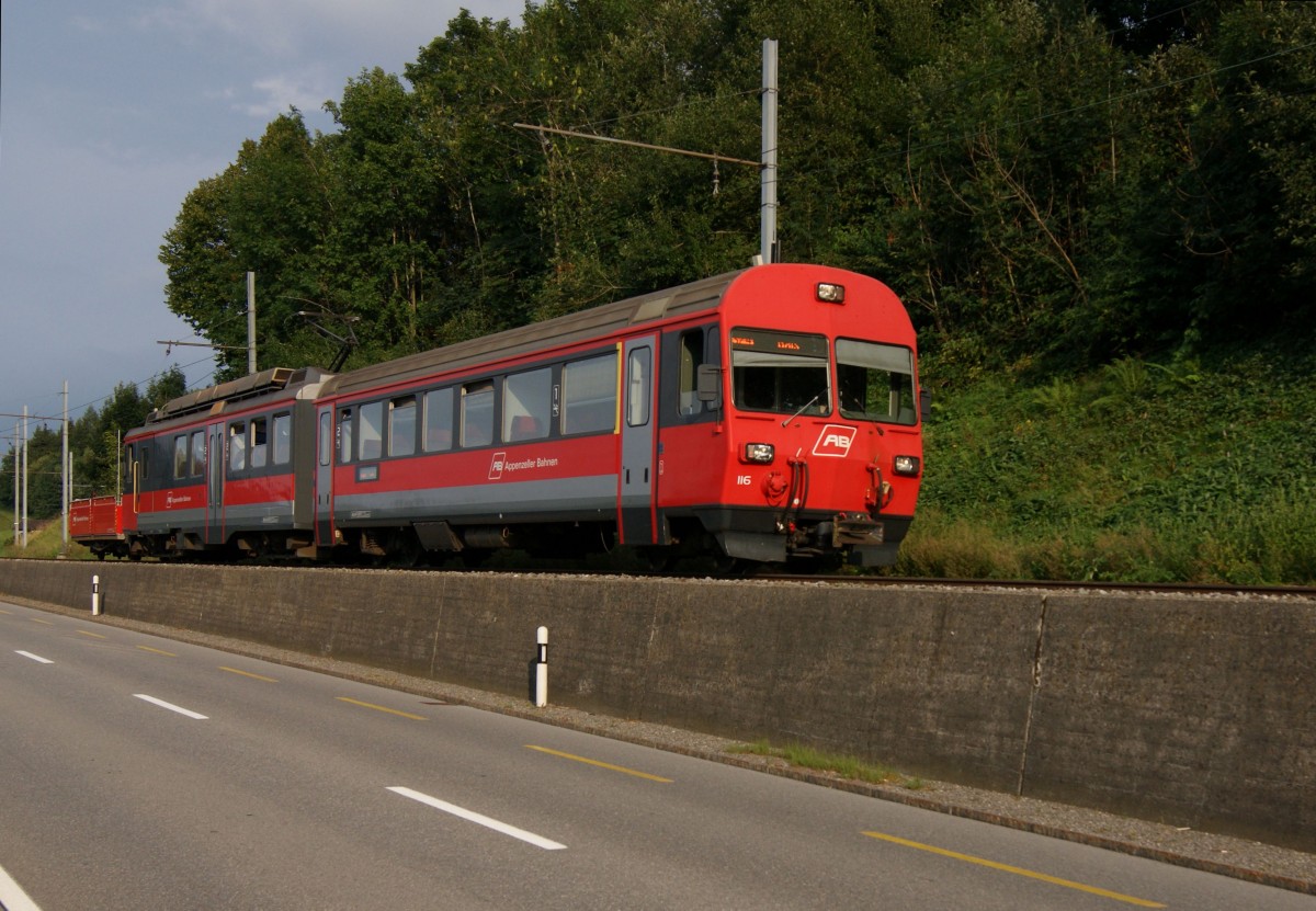 Am Abend des 10.08.2015 passiert Bt116 mit einem unbekannten BDeh 4/4 als S3188 von Altstätten nach Gais, als letzter Zug des Tages, den letzten Abstieg vor dem Ziel.