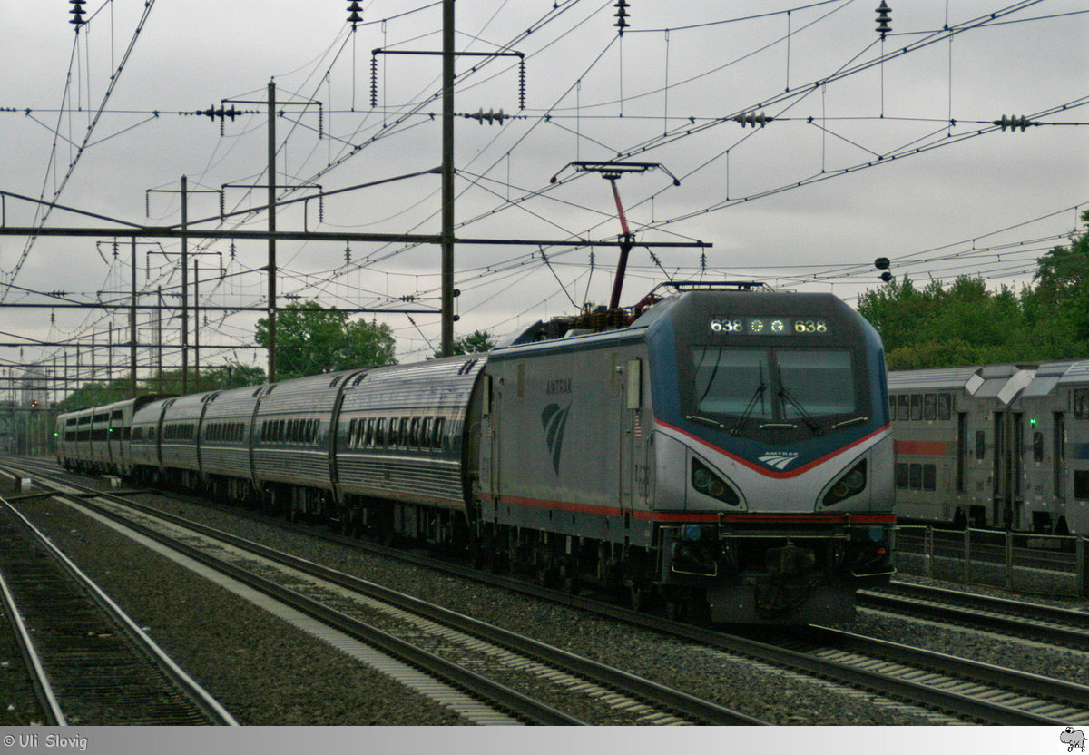 Am Abend des 13. Mai 2018 passiert ein Personenzug aus Richtung New York City komment den Bahnhof Linden in New Jersey auf den Northeast Corridor. Als Zuglok kam Lok 638, eine Siemens ACS-64, zum Einsatz.