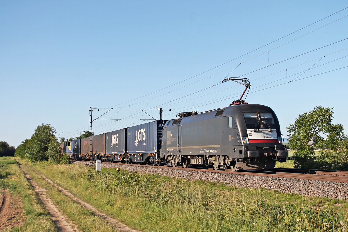 Am Abend des 13.06.2019 fuhr MRCE/XRAIL ES 64 U2-028 (182 528-0) mit dem  GTS -Containerzug (Zeebrugge - Piacenza), welche den Zug auf dem Abschnitt von Aachen West bis Basel SBB RB bespannte, südlich von Buggingen über die KBS 703 durchs Markgräflerland in Richtung Müllheim (Baden).