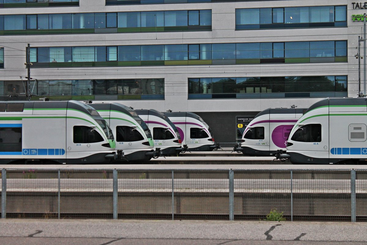 Am Abend des 13.07.2019 standen Sm5 34 B, Sm5 15 B, Sm5 65 B, Sm5 45 B, Sm5 62 B und Sm5 40 A alle zusammen im Hauptbahnhof von Helsinki und wartete auf ihre nächsten Einsaätze oder auf ihre Ausfahrten.