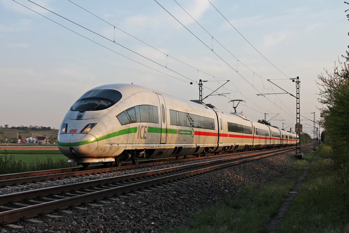 Am Abend des 16.04.2020 fuhr 403 524-2  Fürth  als ICE 100 (Basel Bad Bf - Köln Hbf) nördlich von Hügelheim über die Rheintalbahn durchs Markgräflerland in Richtung Freiburg (Breisgau).