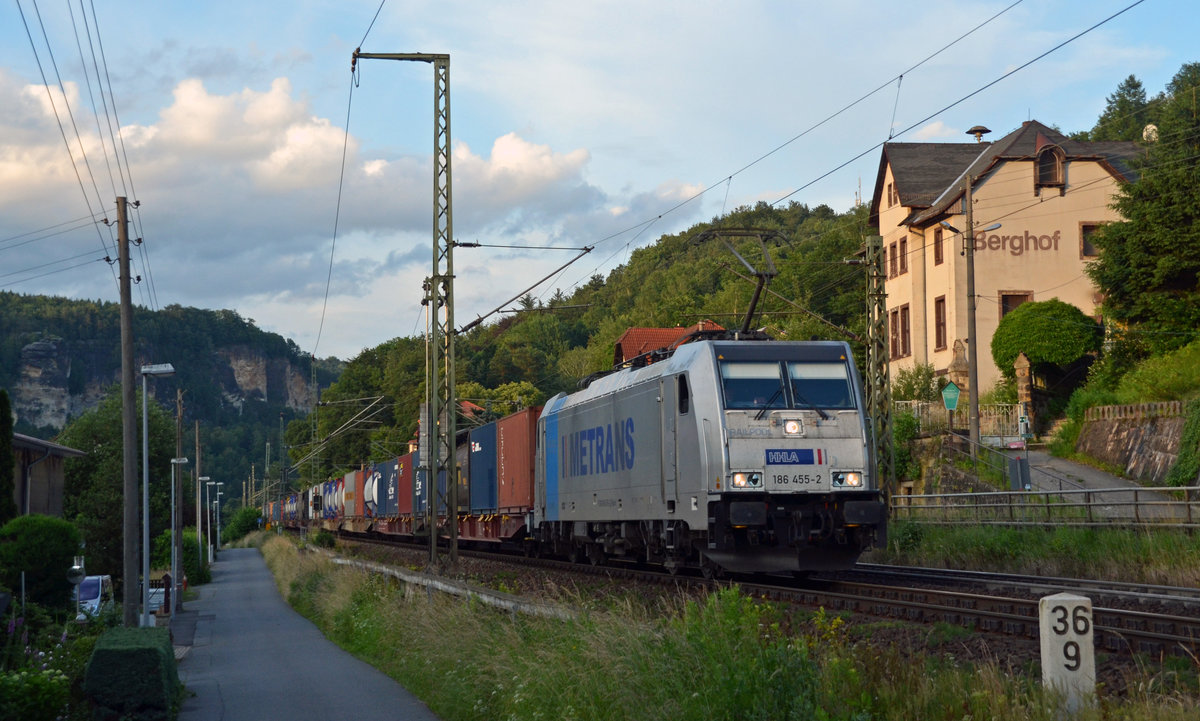 Am Abend des 17.06.16 führte 186 455 einen Containerzug durch Stadt Wehlen Richtung Dresden.