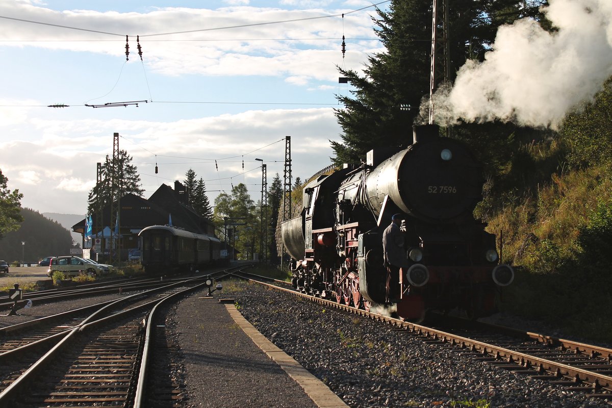 Am Abend des 21.08.2016 rangierte EFZ 52 7596 nach dem letzten Bahnhoffests der IG 3 Seenbahn e.V. auf dem Museumsgelände in Seebrugg.