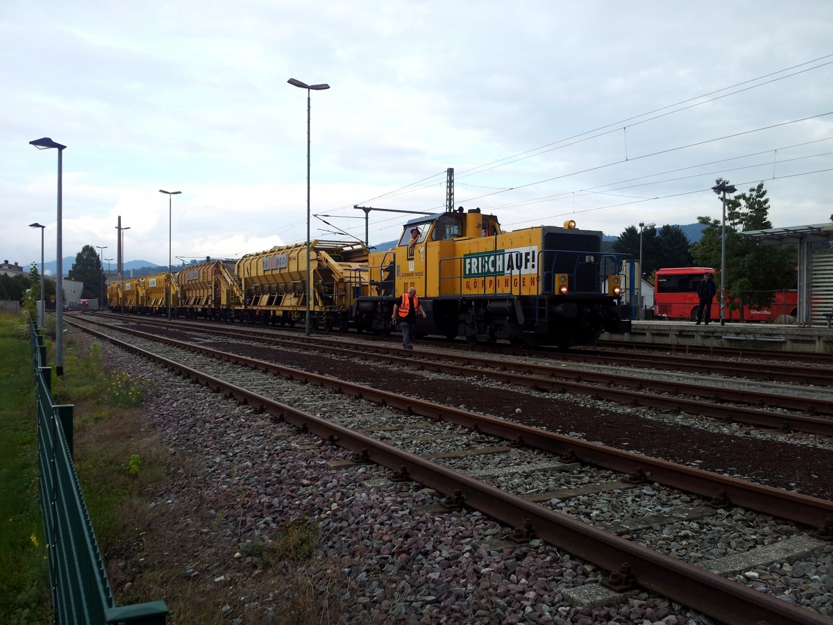 Am Abend des 26.09.2013 konnte dieser Umbauzug der Firma Leonhard Weiss im Bahnhof Gernsbach (RGS) der Murgtalbahn bei seiner Ankunft abgelichtet werden.