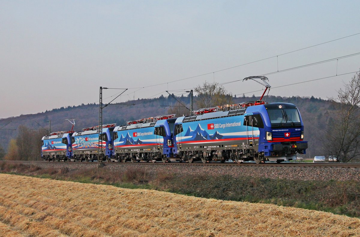 Am Abend des 27.03.2020 fuhr die neue 193 524  Limmat  zusammen mit der 193 526  Maas , 193 525  Rotterdam  und die 193 527  Main  als Tfzf(D) 40283 (Regensburg Hbf - Basel SBB RB), als sie hier zwischen Kollmarsreute und Denzlingen bei Sexau über die Rheintalbahn in Richtung Freiburg (Breisgau) unterwegs waren.