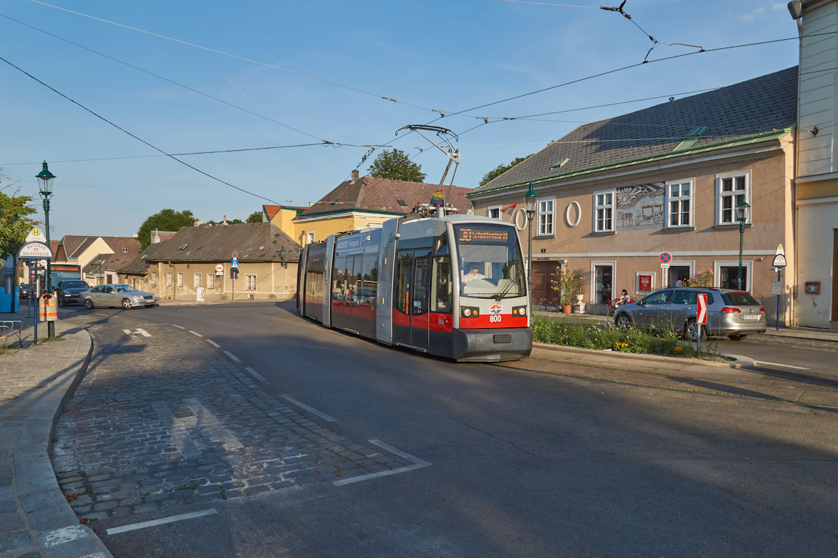 Am Abend des 28.06.2021 hat B1-Wagen 800 der Wiener Linien auf Linie 38 seine Endstelle im Weinort Grinzing erreicht.