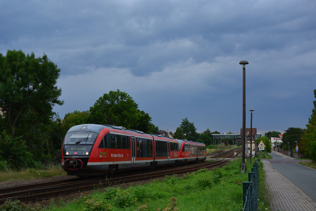 Am Abend des 2.8.17 fuhr 642 224 als RB41 nach Aschersleben in Staßfurt aus.

Staßfurt 02.08.2017