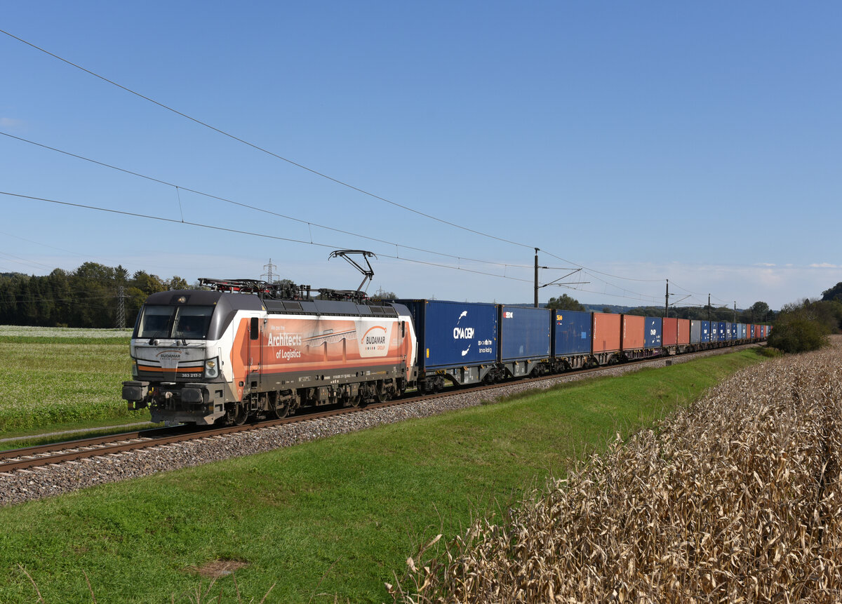 Am Abend des 30. September 2024 fuhr mir die 383 217 der Budamar Group mit einem ČD Cargo- Containerzug aus Koper in Wildon vor die Linse.