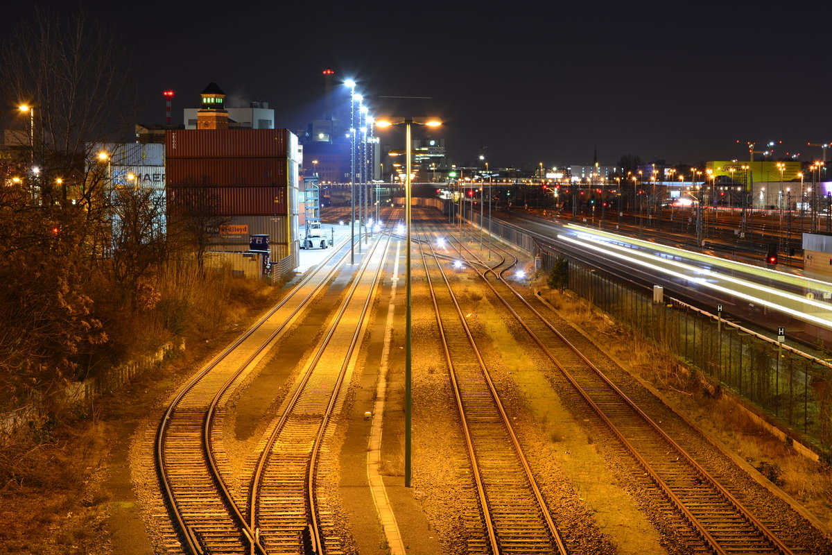 Am Abend des 5.1.18 war an der Containerverladung im Westhafen bereits Ruhe eingekehrt und die Gleise leer.

Berlin Beusselstraße 05.01.2018