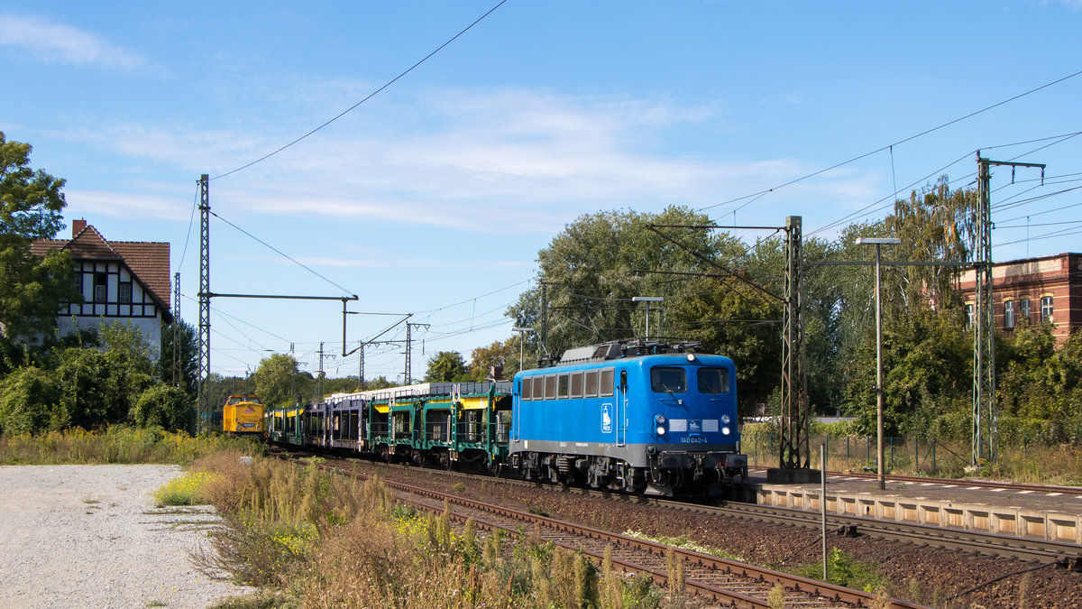 Am Bahnhof Magdeburg-Sudenburg war am 9. September 2018 die Press mit 140 042-4 unterwegs. 
