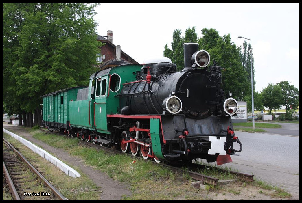 Am Bahnhof Pleszew Miasto steht diese Px 48 (ohne Nummer) als Denkmal. Das Bild entstand am 20.5.2016.