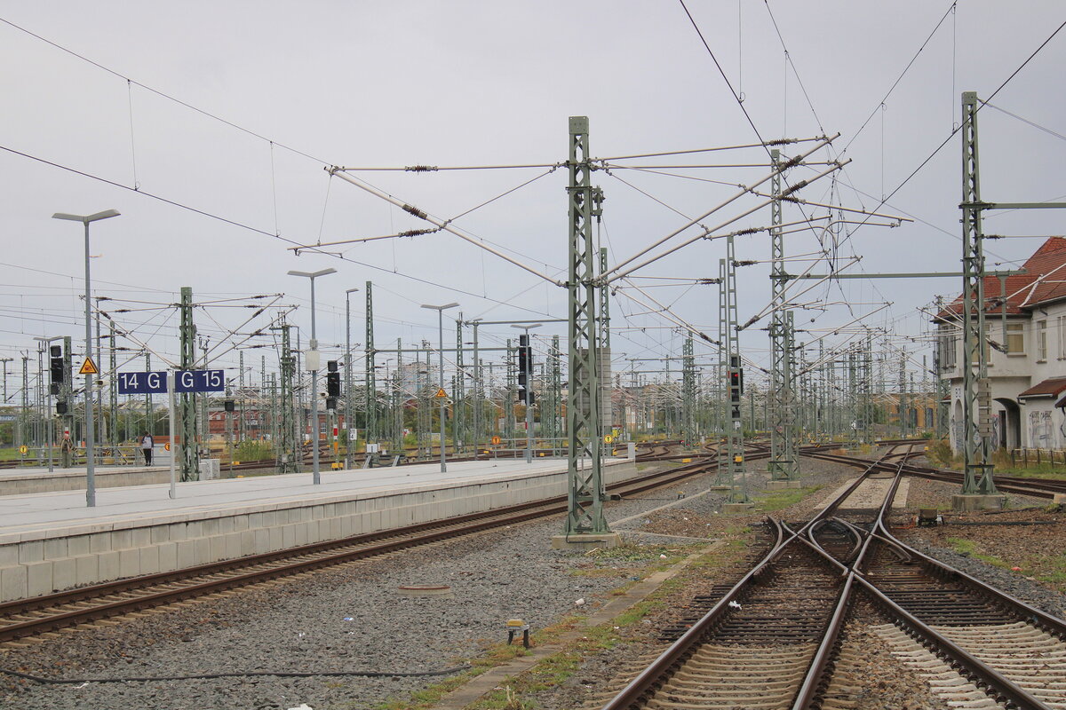 Am Bahnsteig 16 / 17 in Leipzig Hbf befindet sich diese abgetrennte doppelte Kreuzungsweiche; 19.09.2026.