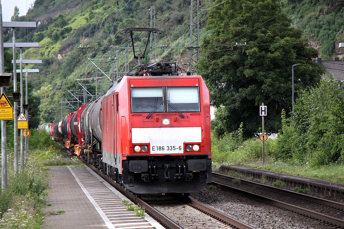 Am Bahnsteig in Vallendar auf der rechten Rheinseite aufgenommen habe ich die 186 335 am 10.08.2021