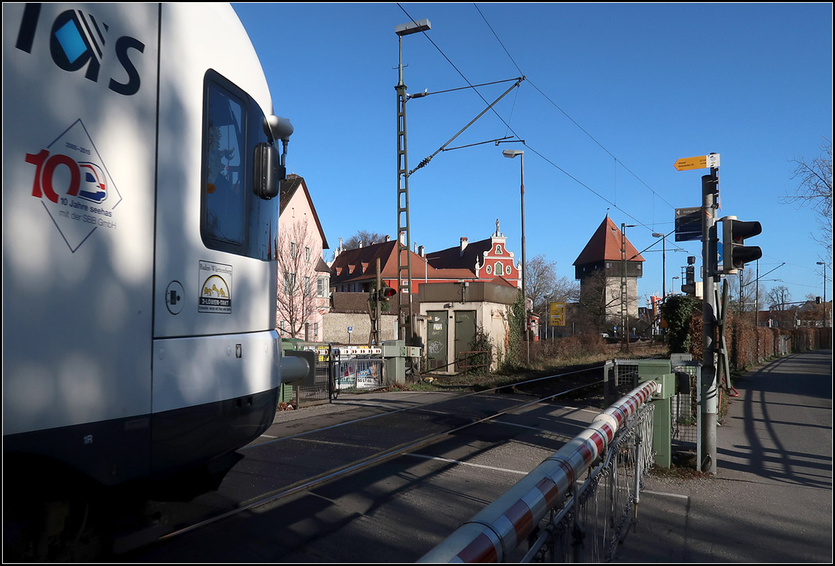 Am Bahnübergang -

... in Konstanz mti Flirt-Triebzug.

12.03.2019 (M)