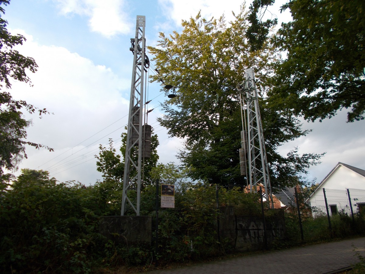 Am Binzer Streckenende stehen diese beiden Abspannmasten.Aufgenommen am 23.August 2014.