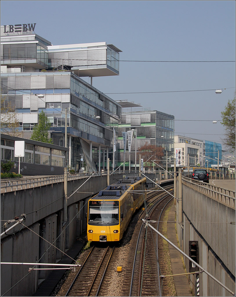 Am Bollwerk -

Einfahrt in den Innenstadttunnel in der Fritz-Elsass-Straße. Im Hintergrund die Haltestelle Berliner Platz (Hohe Straße), sowie das markante Bahngebäude  Bollwerk . Dieser Streckenabschnitt wird von den Linien U2, U4 und U14 befahren. 

14.04.2009 (M)