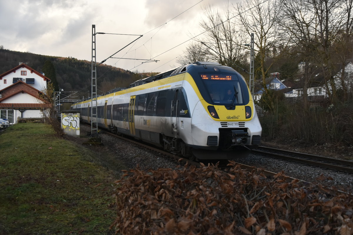 Am Donnerstag den 29.1.2020 kommt am späteren Nachmittag der 8442 302 gen Heilbronn fahrend durch Neckargerach. Der nächste Halt ist Mosbach Neckarelz. 