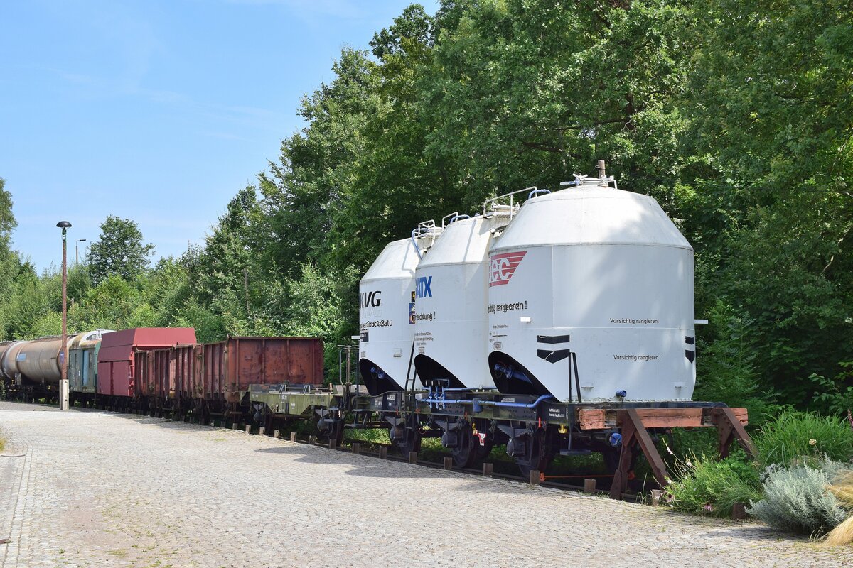 Am Eingang zum Museum Hilbersdorf stehen einige alte Güterwagen ausgestellt. Besonders interessant ist der erste 3 Achser Güterwagen.

Chemnitz 12.08.2021