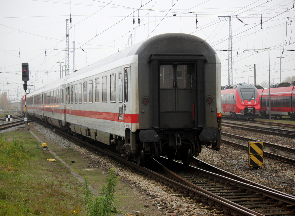 Am Ende des IC 2239(Rostock-Leipzig)lief der 1.Klasse Avmz mit Aufgenommen am 14.11.2014 im Rostocker Hbf. 