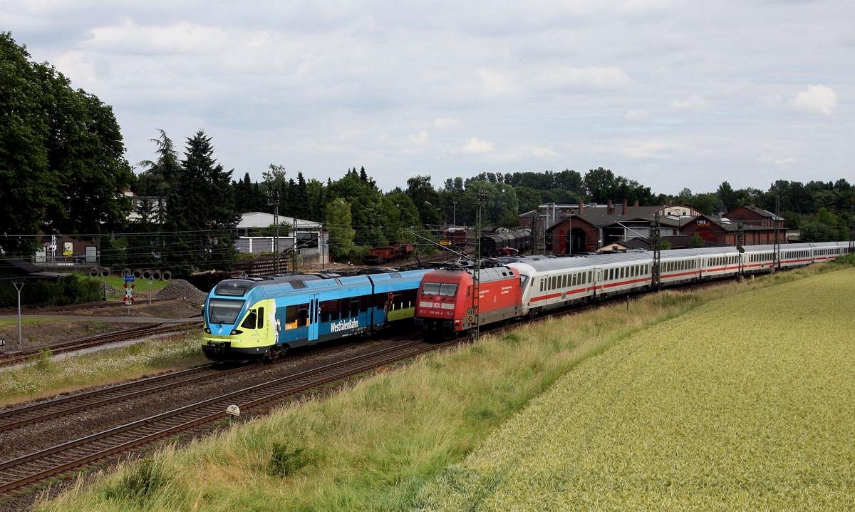 Am Freitag, d. 13.06.2014, begegneten sich ausgerechnet vor meiner  Linse  die Westfalen Bahn nach Osnabrück und ein in Richtung Münster geschobener IC. Das Ganze fand in Lengerich in Höhe des dortigen BW Hohne der TWE statt.