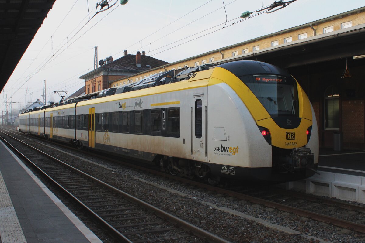 Am frühen Morgen von 15 Februar 2024 steht DB 1440 682 in Villingen mit ein RB nach freiburg (Breisgau) über Titisee.