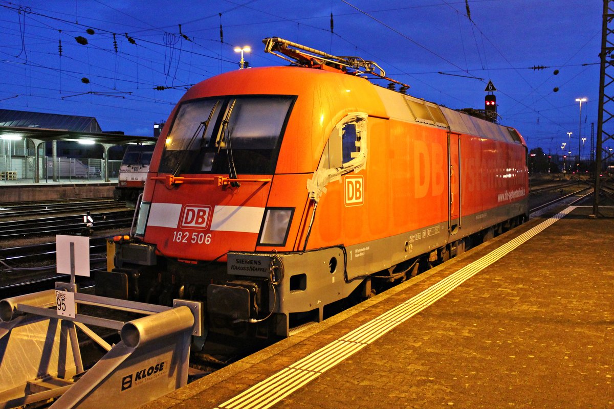 Am frühen Morgen des 05.11.2019 stand 182 506  DB Systemtechnik  abgestellt auf Gleis 95 im Badischen Bahnhof von Basel bagestellt und wartete dort auf ihren nächsten Messeinsatz.