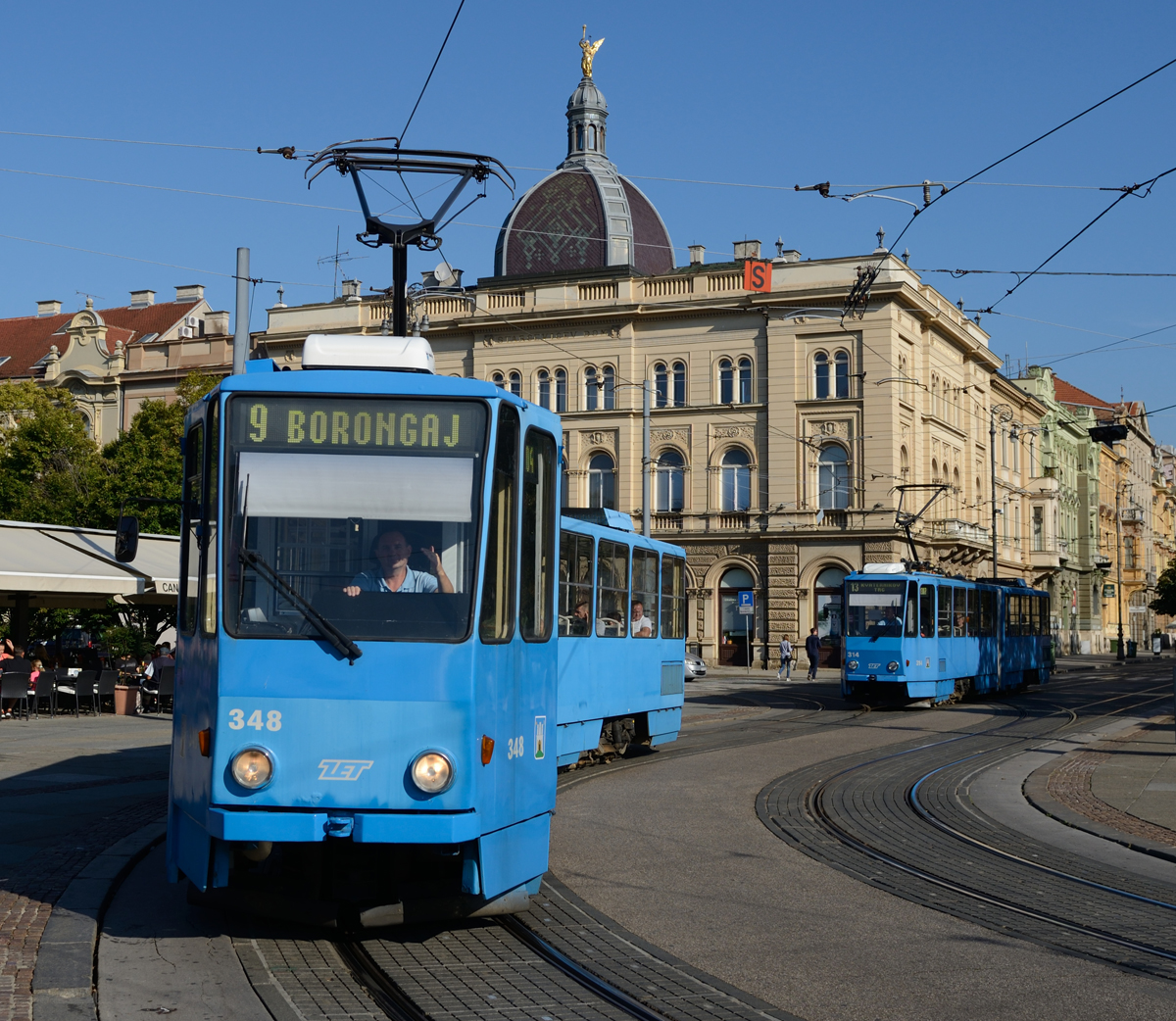 Am frühen Morgen des 11. September 2018 deflilierten ZET Tatra 348 und ZET Tatra 314 vor der Kulisse des Starčevićev dom über den König-Tomislav-Platz.