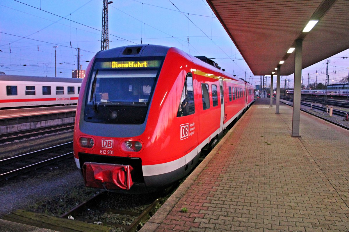 Am frühen Morgen des 15.04.2015 stand 612 901/612 902 von DB Systemtechnik abgestellt in Basel Bad Bf und wartet auf seinen nächsten Einsatz.