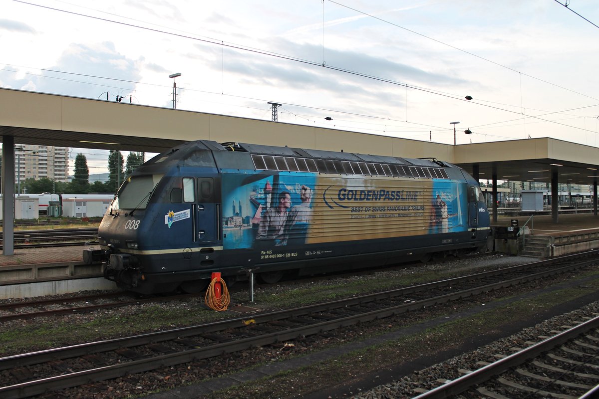 Am frühen Morgen des 22.06.2015 stand Re 465 008-1  GoldenPassLine  außerplanmäßig auf Gleis 96 abgestellt und wartet auf ihren nächsten Einsatz. Grund dafür waren Bauarbeiten auf den eigentlichen BLS Cargo Abstellgleisen.