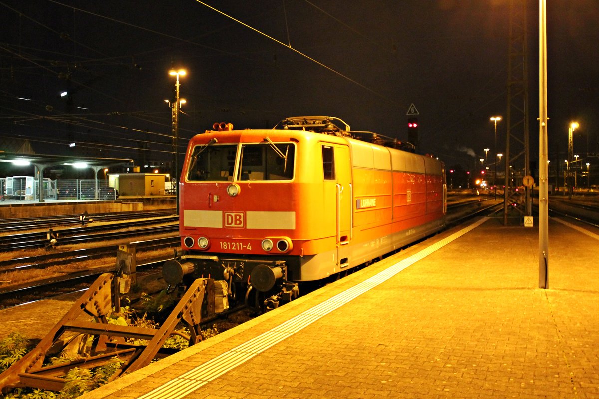 Am frühen Morgen des 22.09.2015 stand 181 211-4  Lorraine  abgestellt in Basel Bad Bf und wartete darauf später den Pbz 2482 (Basel Bad Bf - Frankfurt (Main) Hbf) zu bespannen. Am Tag zuvor brachte sie den Gegenzug Pbz 2483 an die Schweizer Grenze.
