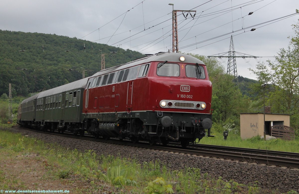 Am frühen Morgen konne ich die V 160 002 Lollo mit dem Sonderzug der Erinnerung bei Kreiensen fotografieren 15.05.2016