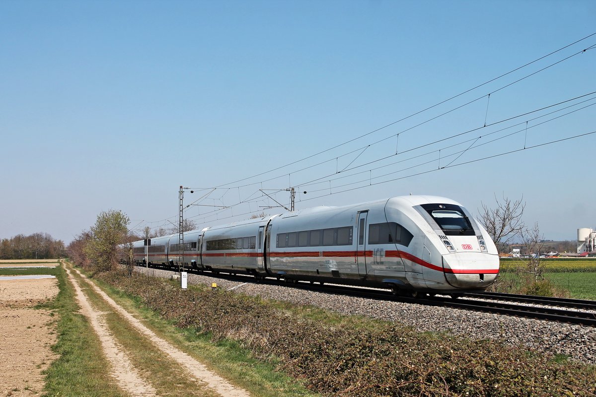 Am frühen Nachmittag des 02.04.2020 fuhr 412 029 (9029/0812 029-8) als ICE 73 (Kiel Hbf - Basel Bad Bf) südlich von Buggingen über die Rheintalbahn durchs Markgräflerland in Richtung Schweizer Grenze.