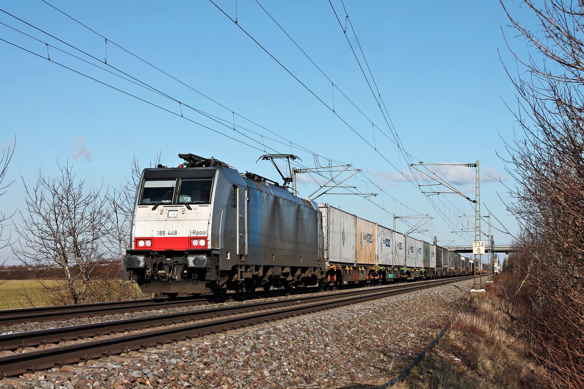 Am frühen Nachmittag des 20.01.2020 fuhr Rpool/LINEAS 186 448- mit einem COntainerzug nach Italien, den sie bis Basel SBB RB bespannte, nördlich von Müllheim (Baden) bei Hügelheim über die Rheintalbahn in Richtung Süden.