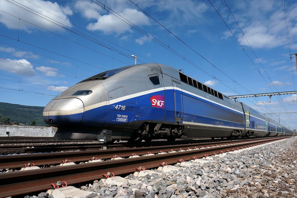 Am frhen Nachmittag kommt der TGV Duplex 4716 bei idealem Wetter in Aarau an mir vorbei gesaust. 26.8.2013