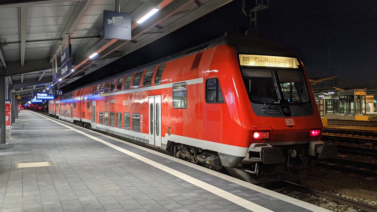 Am Gleis 1 steht die RB 49 nach Senftenberg. Als Wagen dienten DABpbzfa 762.0 und DBpza 751.2. Cottbus den 15.06.2020