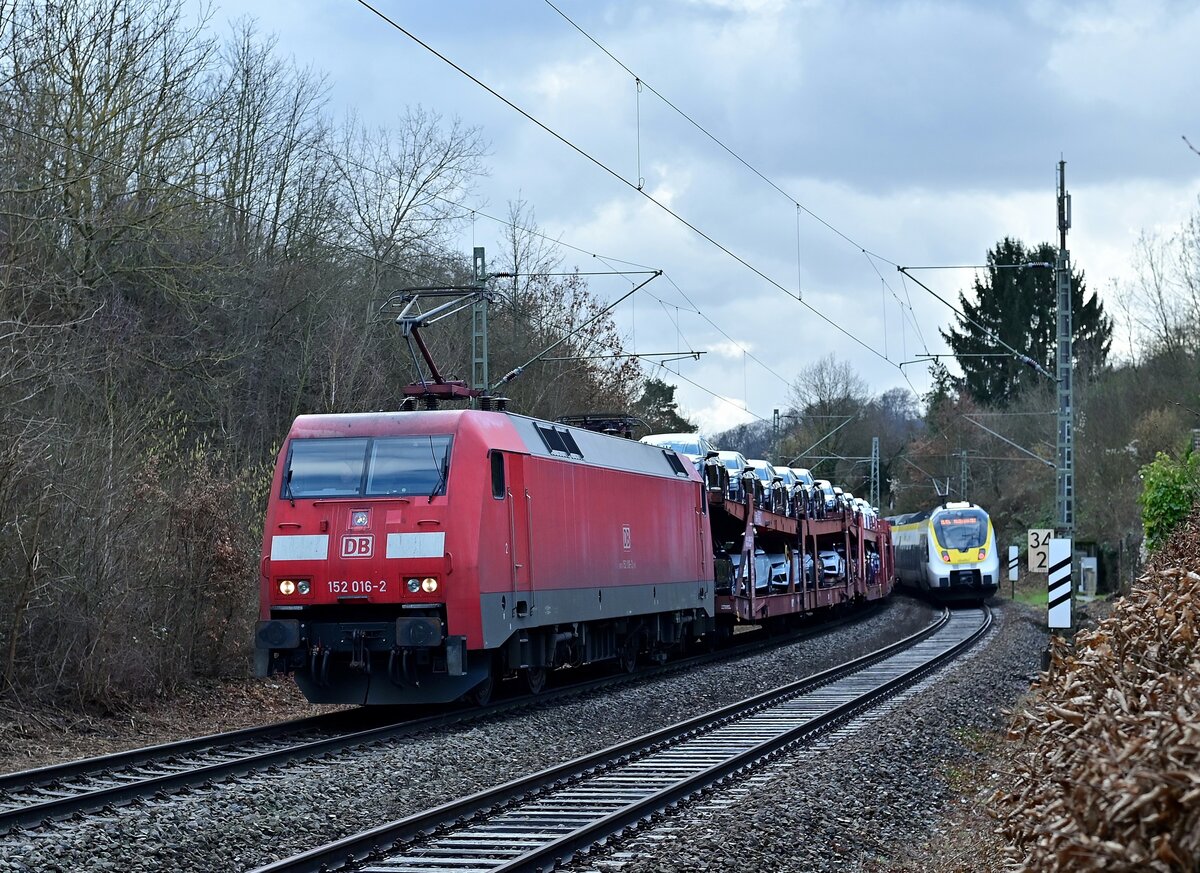 Am heutigen Mittag kam es in Neckargerach zur Begegnung des RE10a und des AUDIzug der von der 152 016 gen Zwingenberg gezogen wurde. 2.2.2022