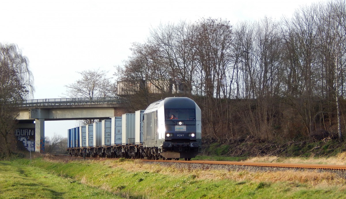 Am heutigen Nachmittag kam die PCW mit mehreren Schutzwagen von Wegberg nach Moers gefahren. Hier zu sehen ist sie kurz vor dem Bahnübergang Stadtwaldstraße in Rheindahlen.

Rheindahlen 23.12.2015