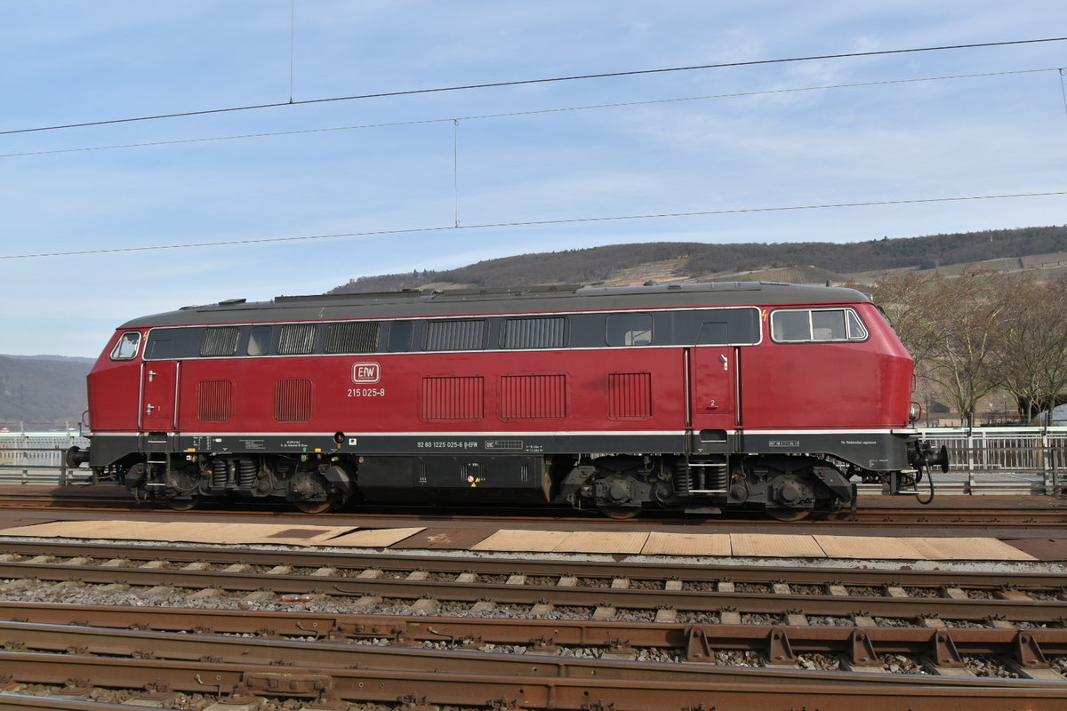 Am Karfreitag 2018 steht die EFW 1215 025-8/1225 025-6 auf der Nahebrücke abgestellt in Bingerbrück.