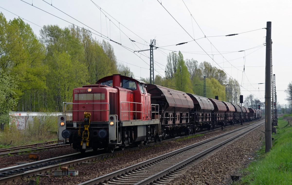 Am Leipziger Güterring in Leipzig-Thekla fuhr 294 907 mit einer Übergabe am 07.04.14 gen Mockau.