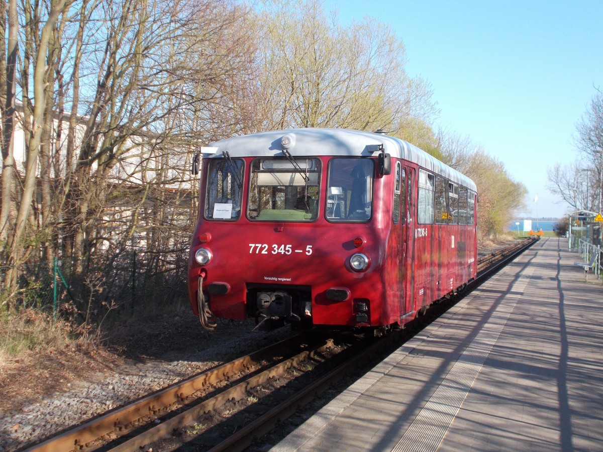 Am letzten Einsatztg auf Rügen,am 22.April 2015,konnte ich in aller Ruhe den 772 345 in Lauterbach Mole fotografieren.