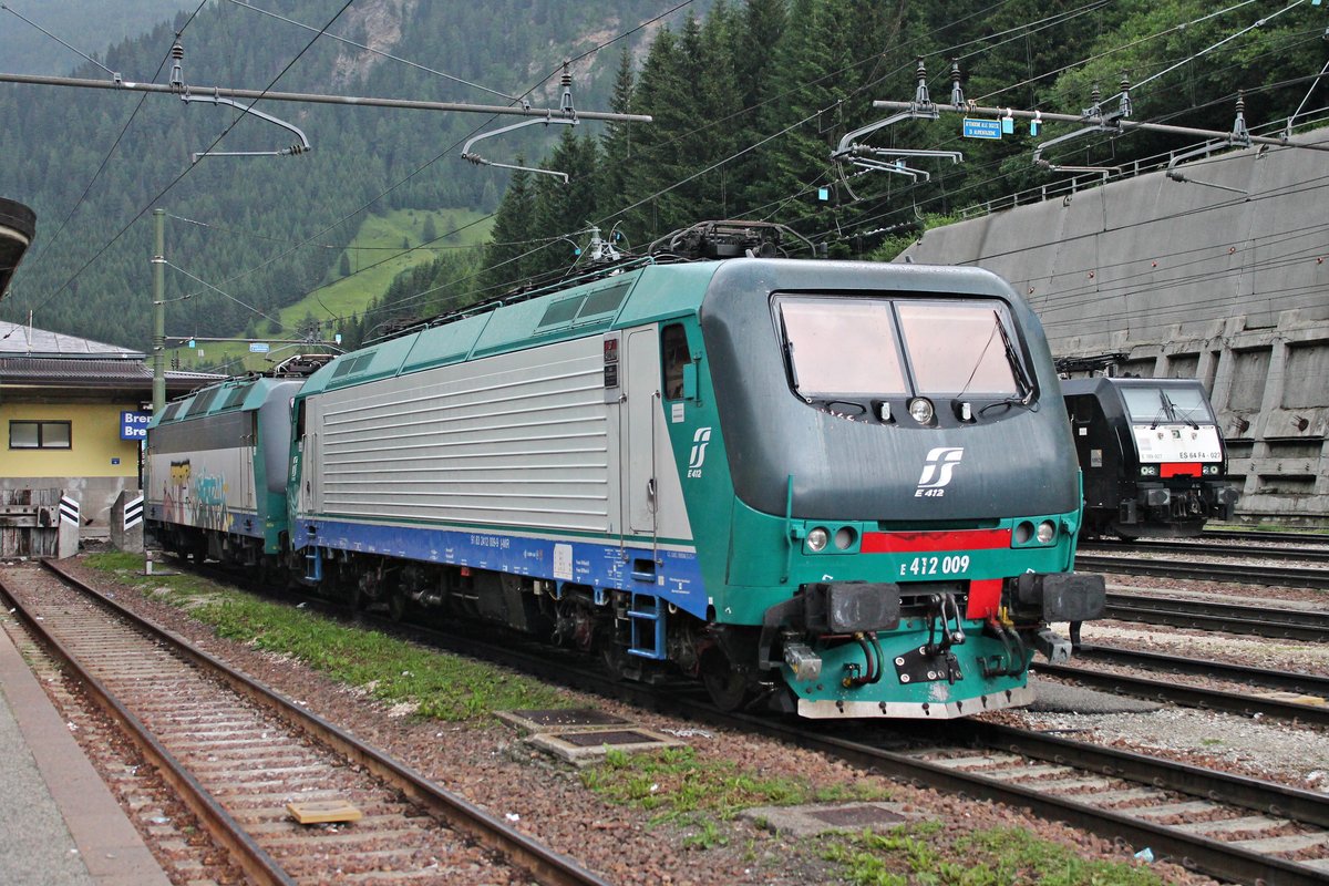 Am Mittag des 03.07.2018 stand E 412 009 zusammen mit E 405.026 abgestellt im Bahnhof von Brennero und warteten auf ihren nächsten Einsatz.