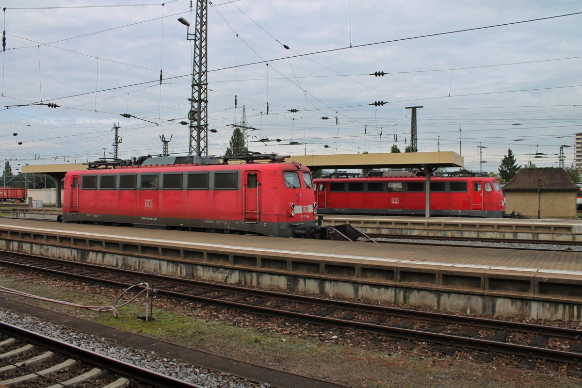 Am Mittag des 04.10.2013 standen 115 278-4 und 115 350-1 zusammen abgestellt in Basel Bad Bf. Die 115 278-4 brachte am Tog zuvor den Pbz 2459 von Karlsruhe Hbf nach Basel Bad Bf und wird am Abend des gleichen Tages denn Gegenzug Pbz 2458 wieder nach Karlsruhe. 115 350-1 brachte den Showtrain von DB Fernverkehr nach Basel und hatte bis zum 07.10.2013 keine weiteren Aufgaben, bis sie dann als Wagenlok im Showtrain 78731 von 115 278-4 nach Karlsruhe gebracht wurde.