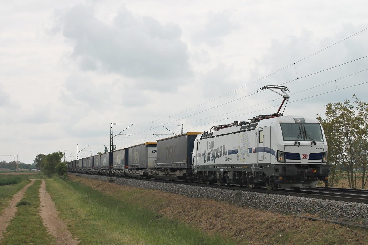 Am Mittag des 19.05.2019 fuhr 193 360  I am European.  mit dem  DSV -KLV 40014 (Gallarate - Taulov), welche den Zug von Basel SBB RB bis Maschen bespannte, bei Hügelheim über die KBS 703 durchs Markgräflerland in Rcihtung Freiburg (Breisgau).