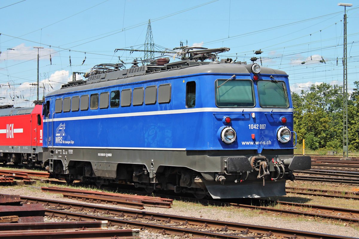 Am Mittag des 20.07.2015 stand Ae 1042 007 von WRS (ex. ÖBB) abgestellt im Badischen Bahnhof von Basel und wartet auf ihren nächsten Einsatz zurück in die Schweiz.