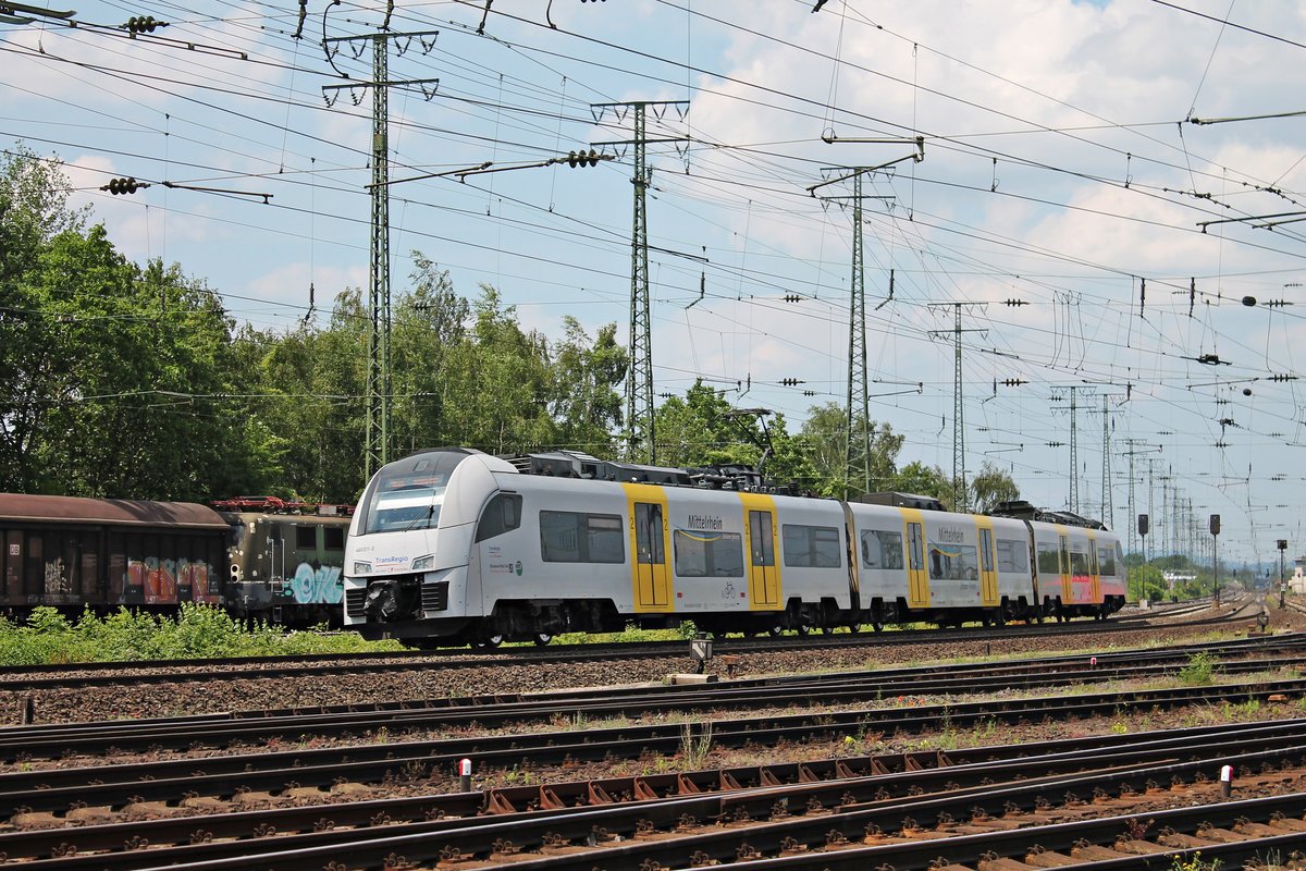 Am Mittag des 22.06.2019 fuhr MRB 460 011-0 als RB26 (Köln Messe/Deutz - Mainz Hbf) am Rangierbahnhof und DB Museum in Koblenz Lützel vorbei in Richtung Hauptbahnhof.