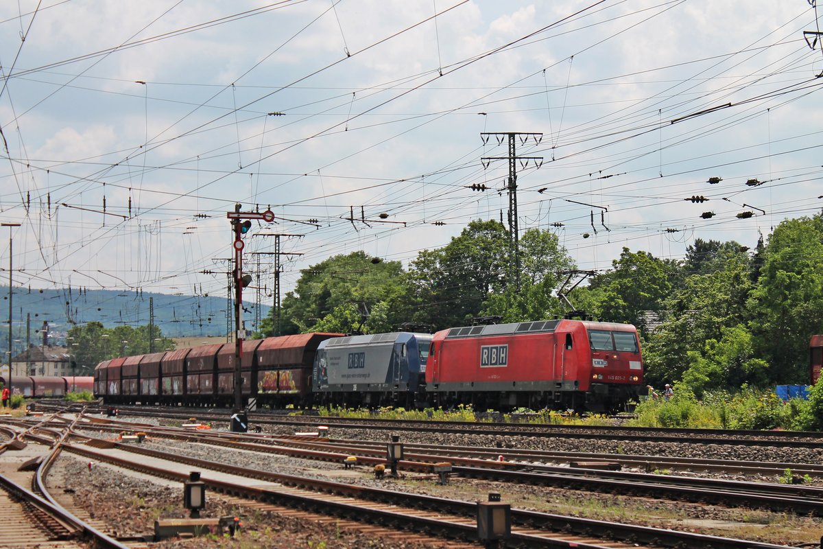 Am Mittag des 22.06.2019 fuhr DBC/RBH 145 021-2 zusammen mit RBH 205 (145 101-2) und einem leeren  Falns -Zug aus Dillingen (Saar) am Rangierbahnhof und DB Museum in Koblenz Lützel vorbei in Richtung Rechter Rheinseite.