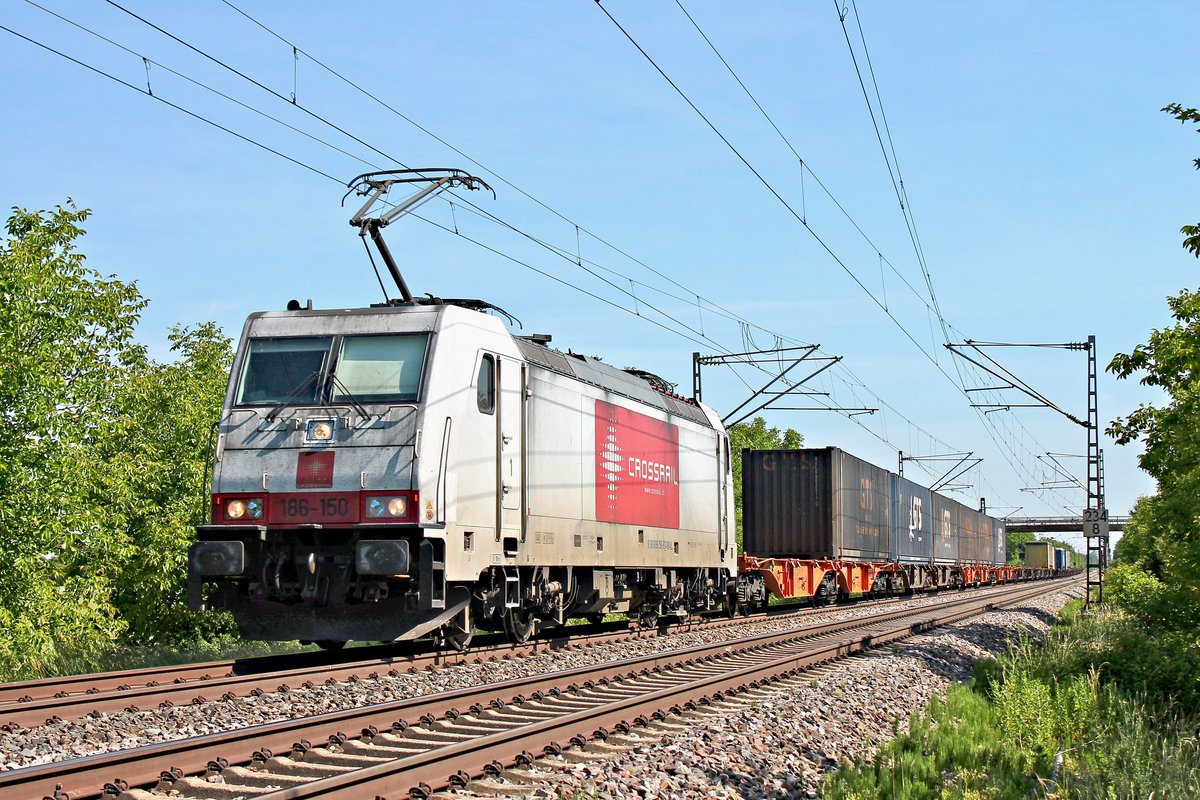 Am Morgen des 02.06.2020 fuhr AKIEM/XRAIL 186-150  CROSSRAIL  mit dem  GTS -Containerzug DGS 40047 (Zeebrugge Ramskapelle-Piacenza) bei Hügelheim über die KBS 702 durchs Rheintal in Richtung Schweiz, wo sie ihren Zug an die BLS Cargo übergeben wird.